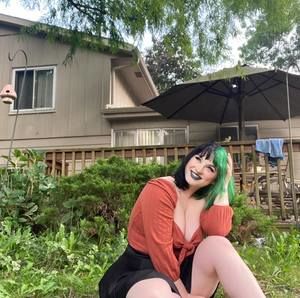 Meet your Posher, Caroline